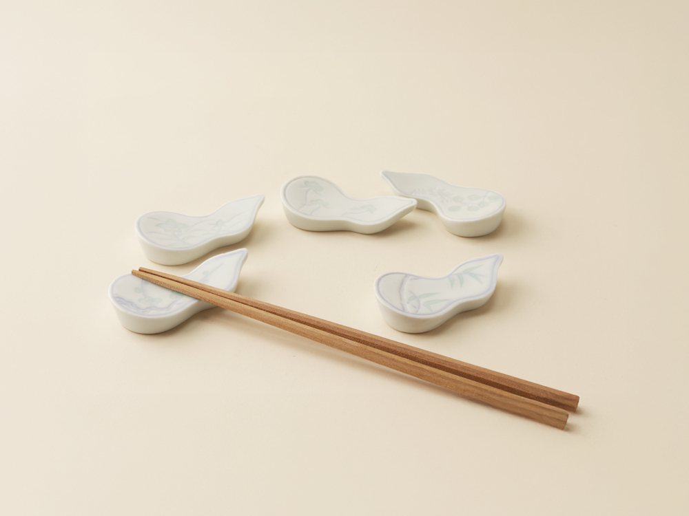 デッドストック 青白磁  彫り絵蓋 箸置き 有田焼