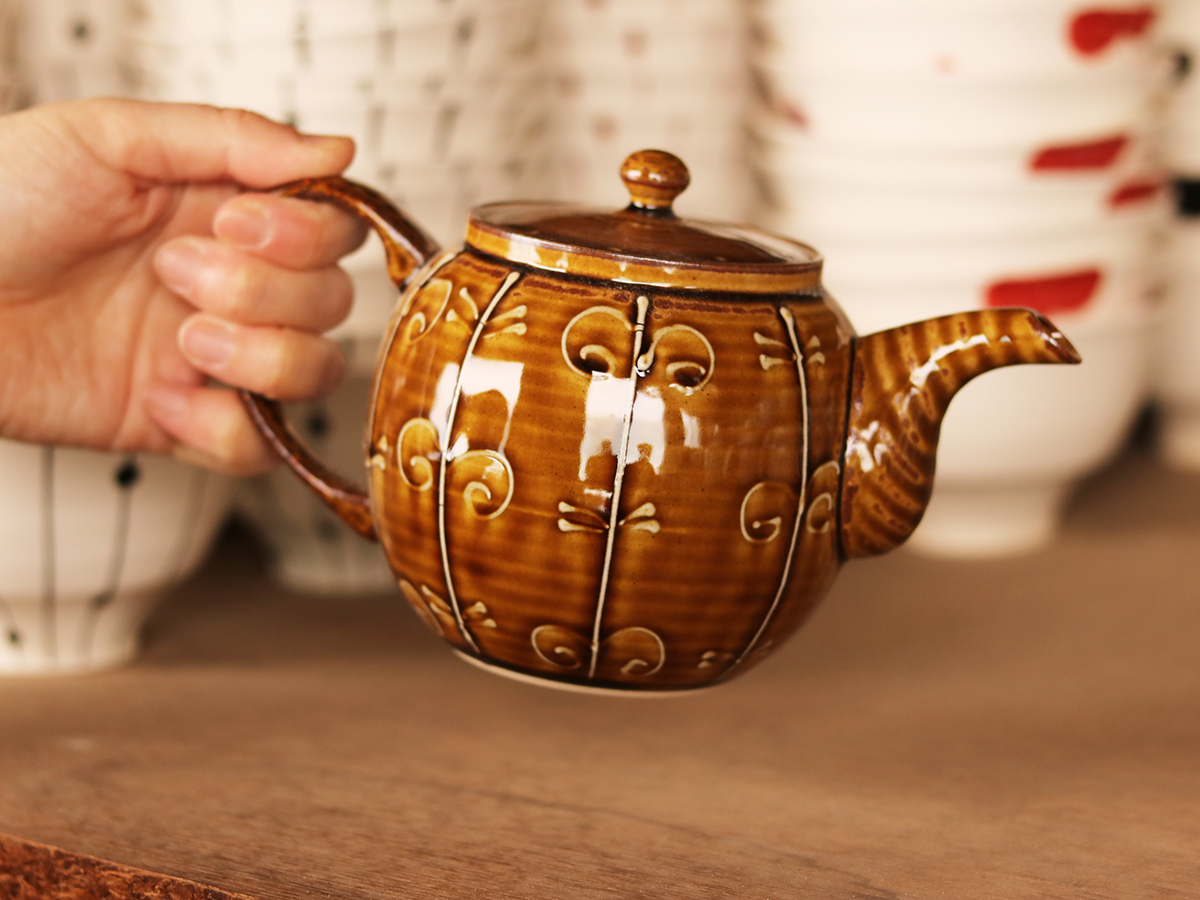 アメ釉 イッチン 洋唐草 ポット 波佐見焼