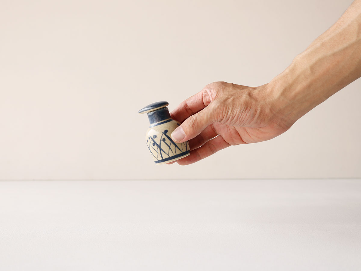 草花紋/織部黒点紋  醤油さし 波佐見焼