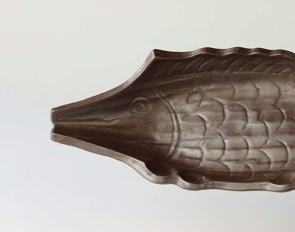 デッドストック 木彫りの魚のような長皿 有田焼