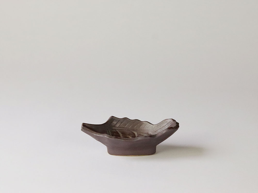 デッドストック 木彫りの魚のような小皿 有田焼