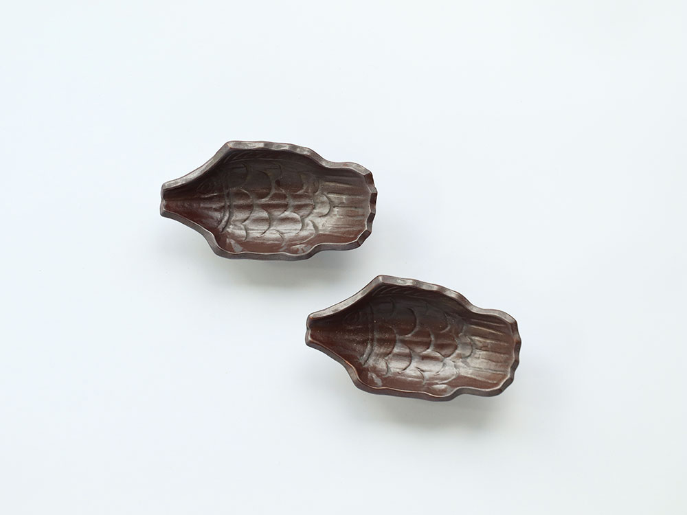 デッドストック 木彫りの魚のような小皿 有田焼