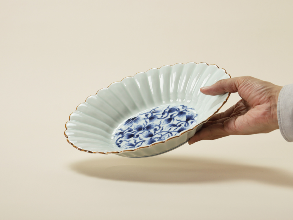 フチサビ 古染唐草 菊型 オーバル鉢 有田焼