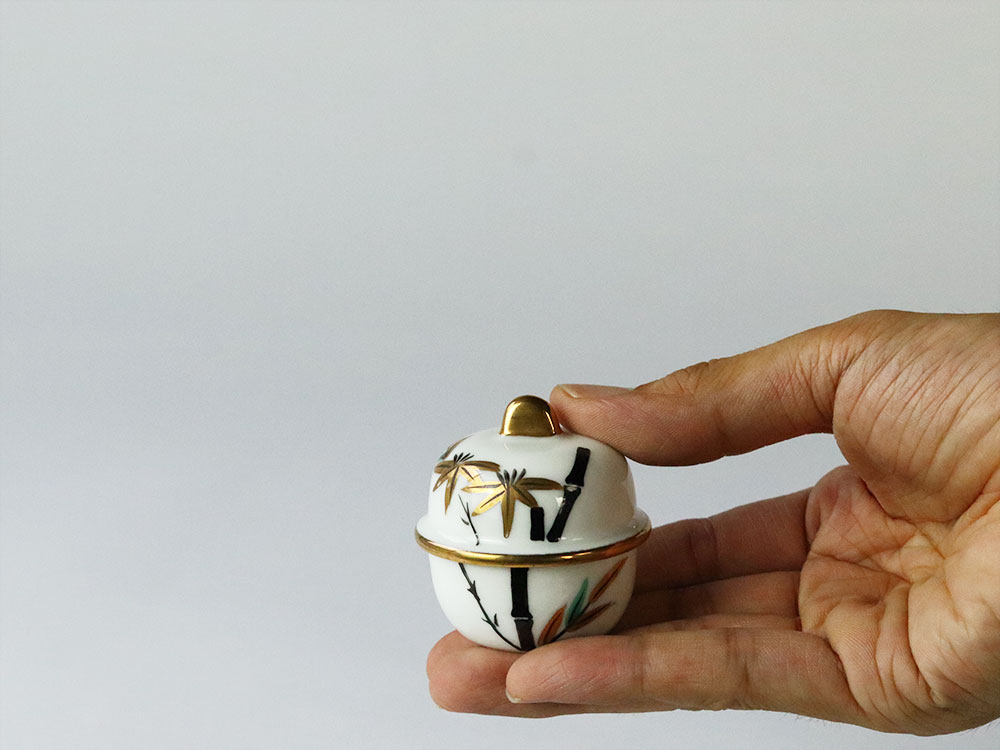 デッドストック 鈴型 蓋物 有田焼