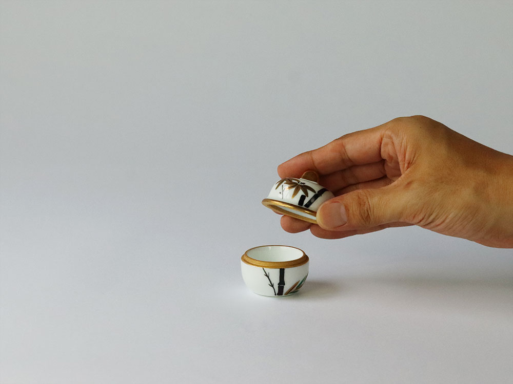 デッドストック 鈴型 蓋物 有田焼