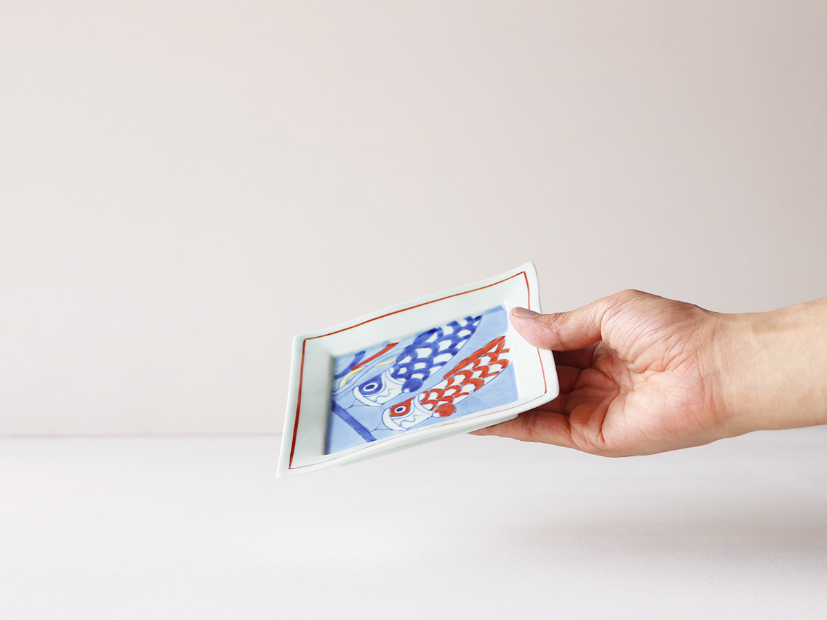 こいのぼり 角飾り皿 有田焼 (スタンドつき)