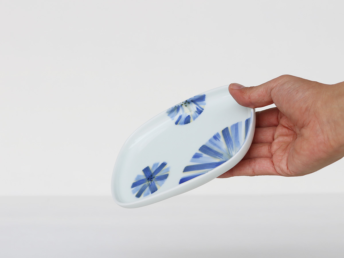 淡い花 楕円皿 波佐見焼