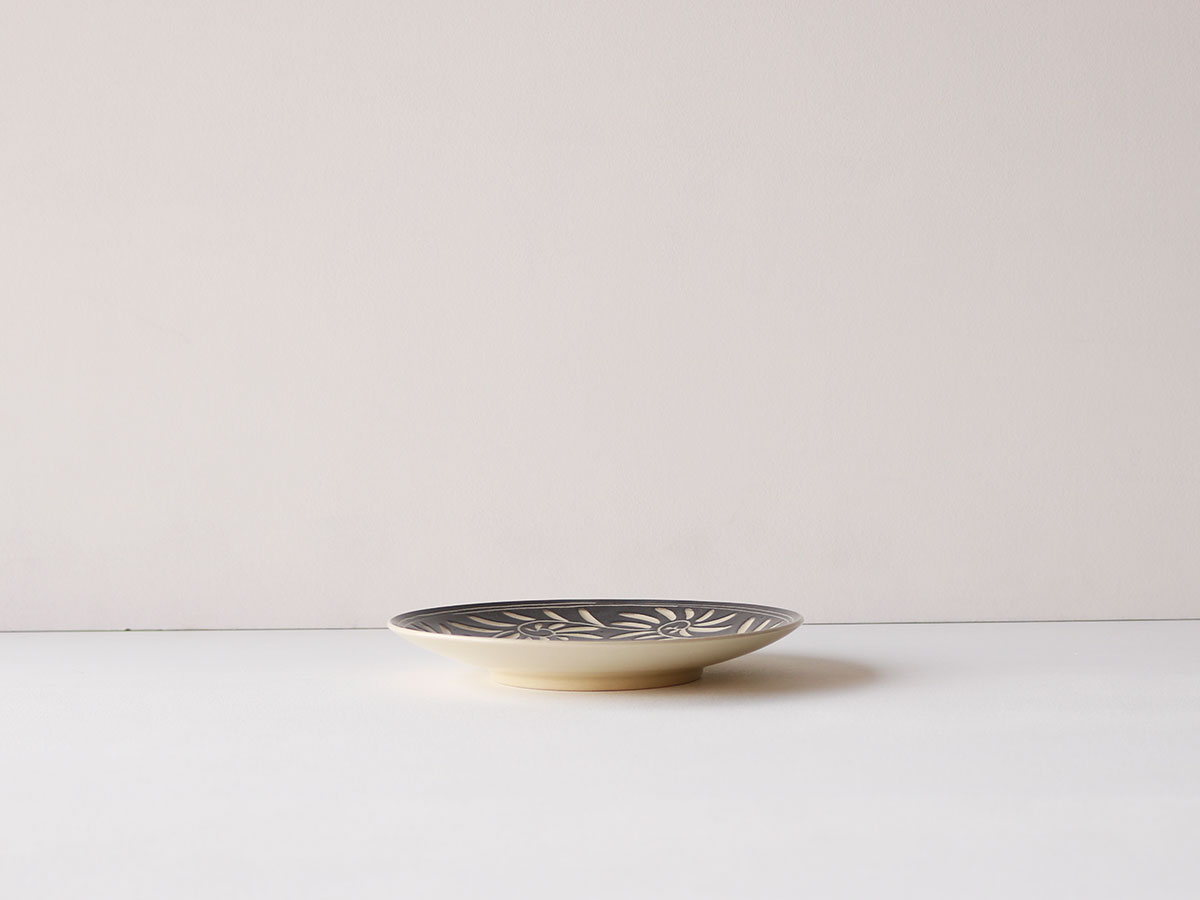 黒陶唐草彫り 取り皿 波佐見焼