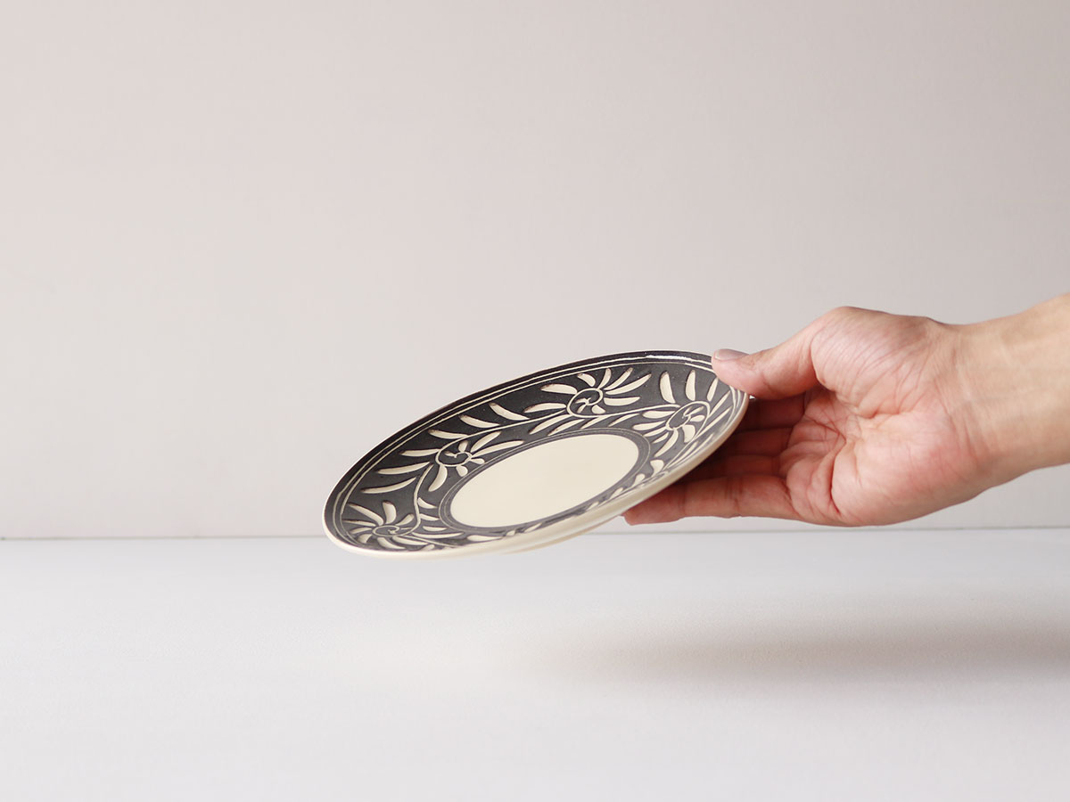 黒陶唐草彫り 取り皿 波佐見焼