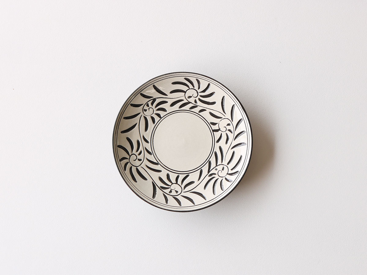 黒陶唐草彫り 取り皿 波佐見焼