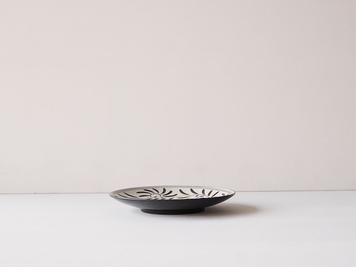 黒陶唐草彫り 取り皿 波佐見焼