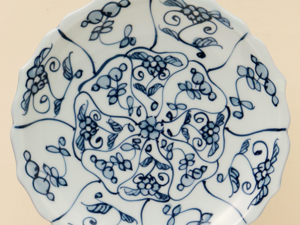 デッドストック 手描き染付 草花紋 高台皿 伊万里焼