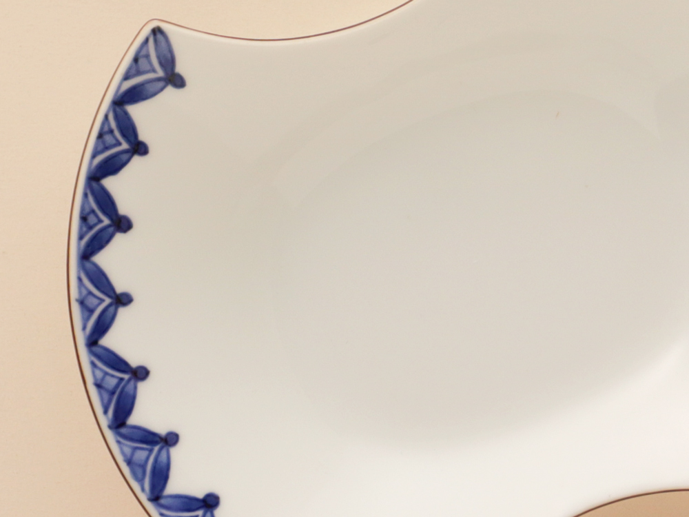 デッドストックフチサビ 輪花紋 分銅型 小皿 有田焼