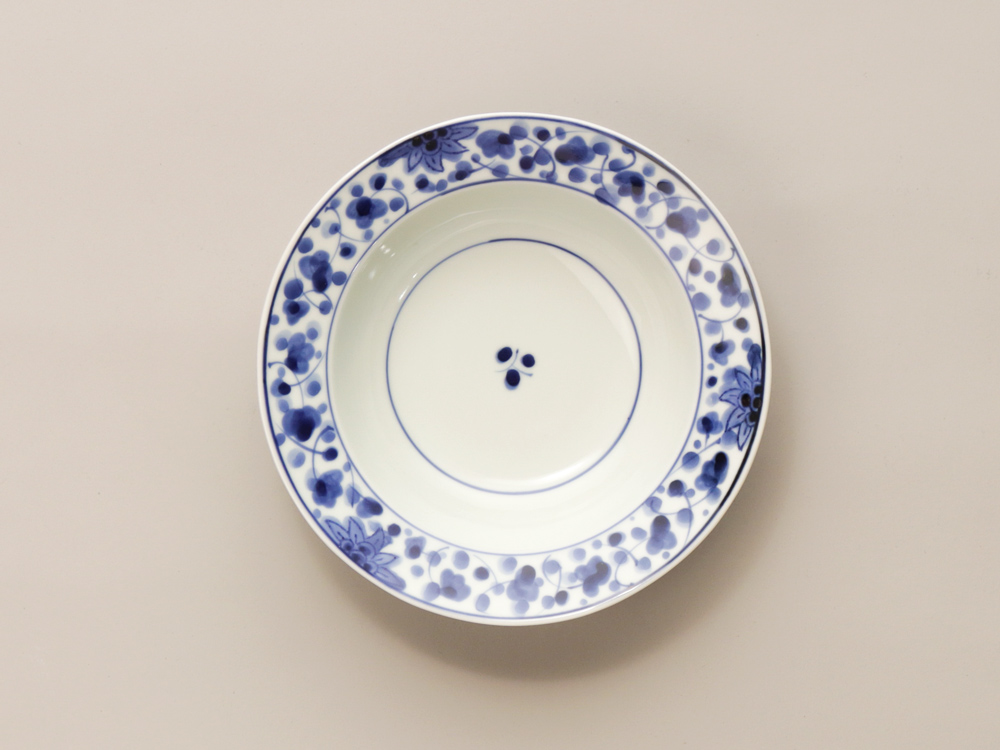 染付 花唐草 リムボウル（中） 波佐見焼