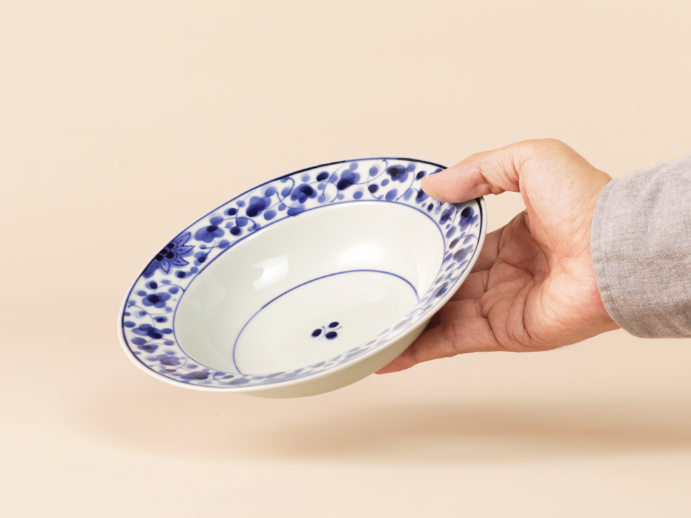 染付 花唐草 リムボウル（中） 波佐見焼