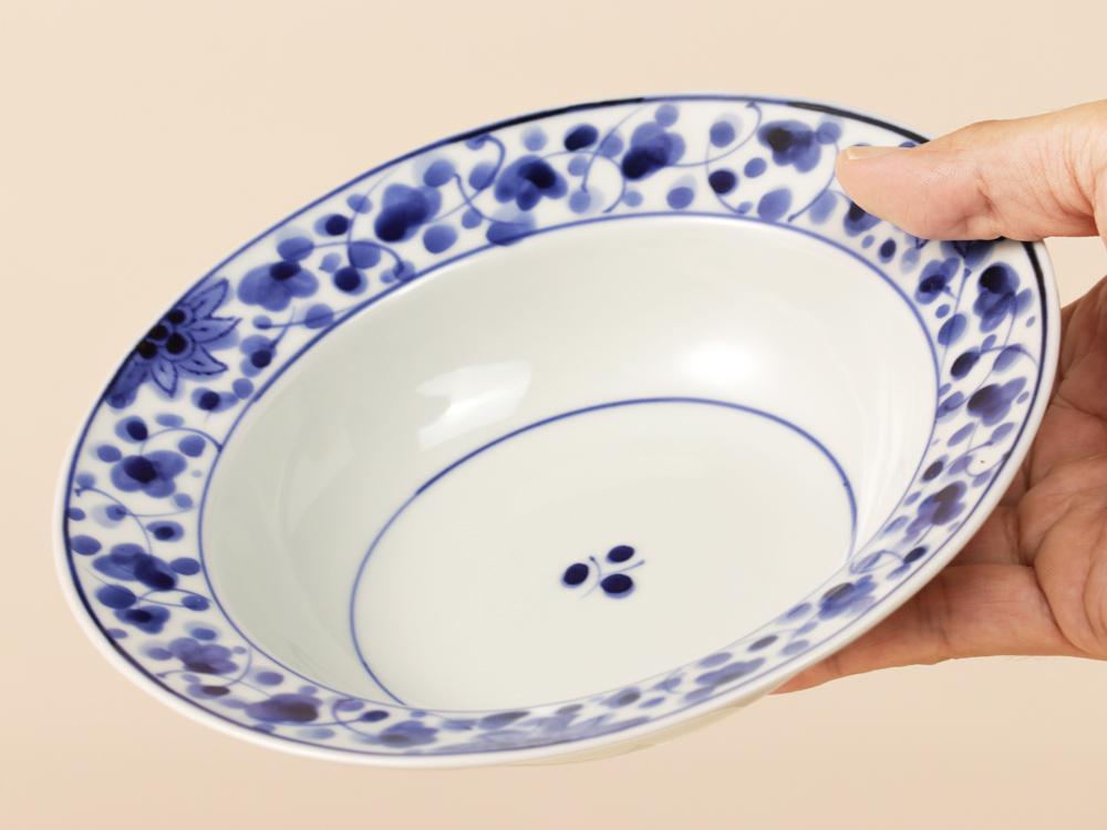 染付 花唐草 リムボウル（中） 波佐見焼