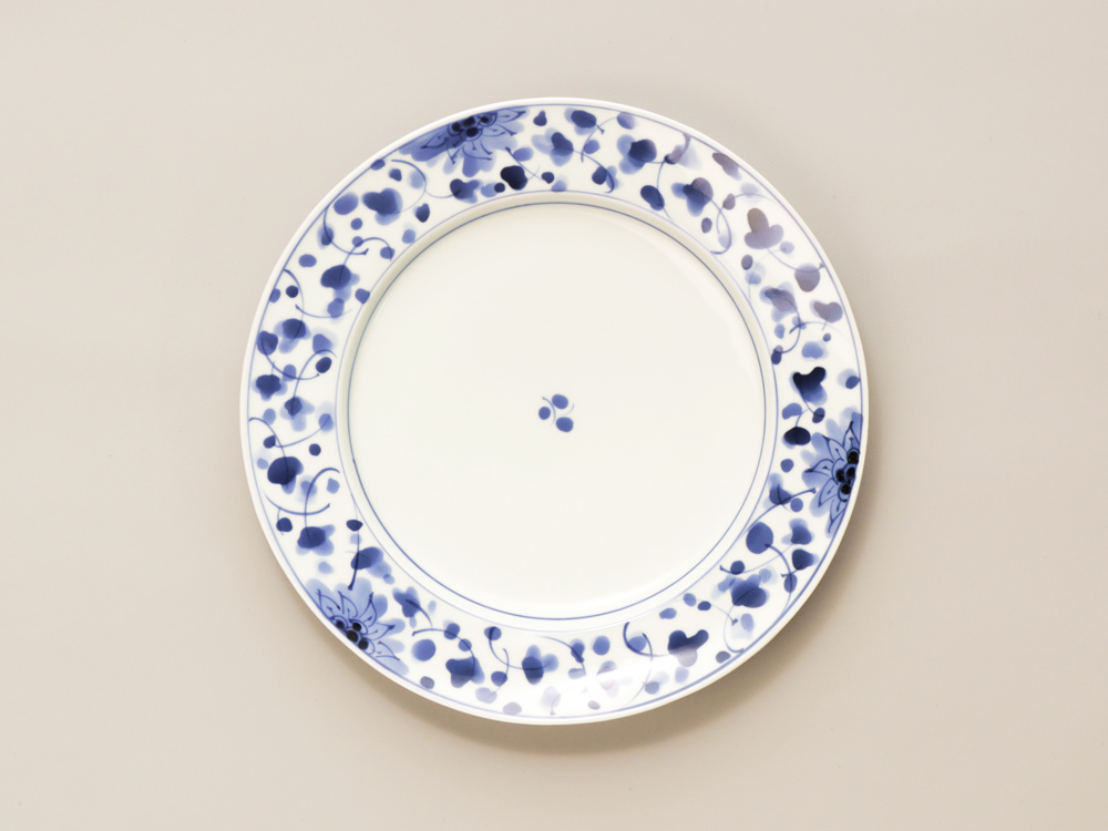 染付 花唐草 25cm リムプレート 波佐見焼