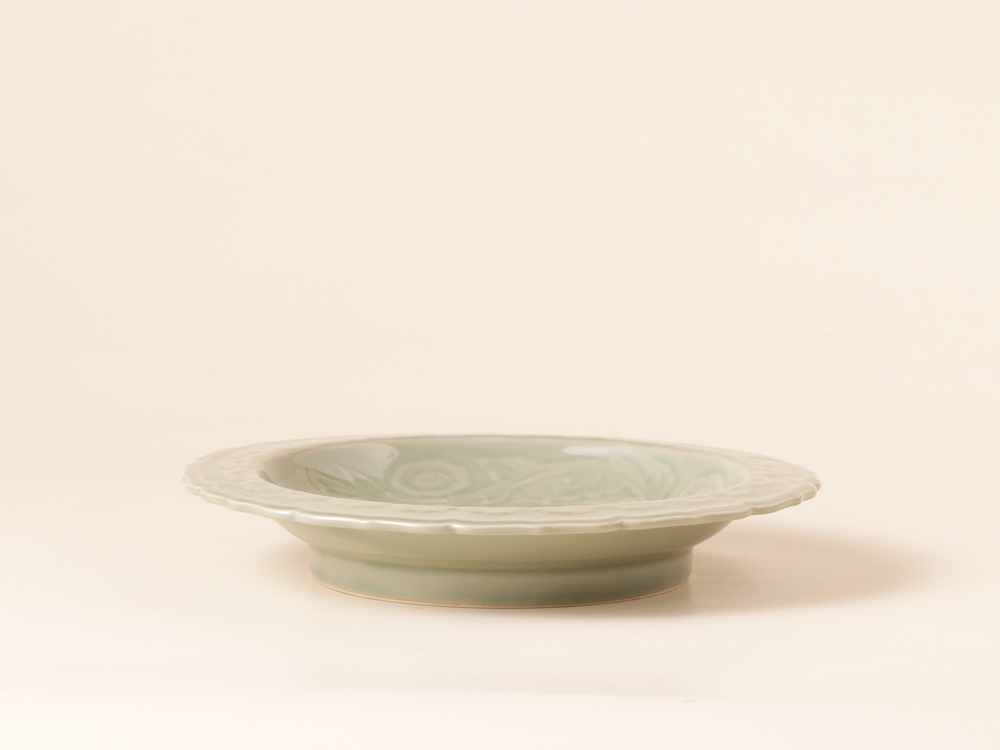 デッドストック 緑灰釉 レリーフ 鹿紋様 花形 深皿 有田焼