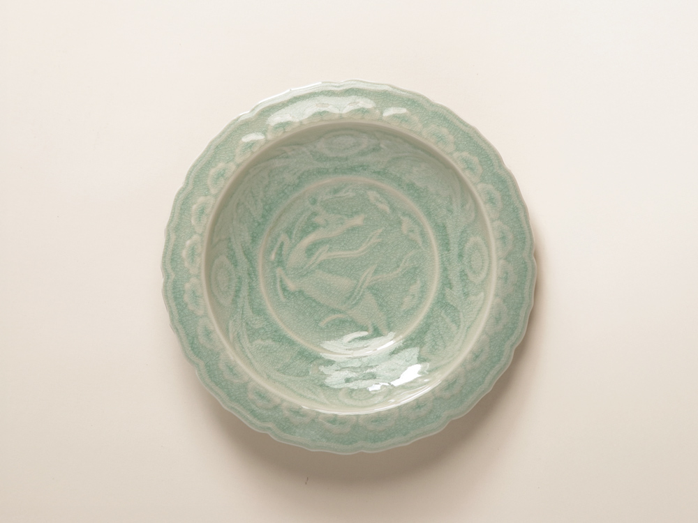 デッドストック 緑灰釉 レリーフ 鹿紋様 花形 深皿 有田焼