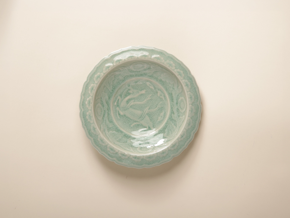 デッドストック 緑灰釉 レリーフ 鹿紋様 花形 深皿 有田焼