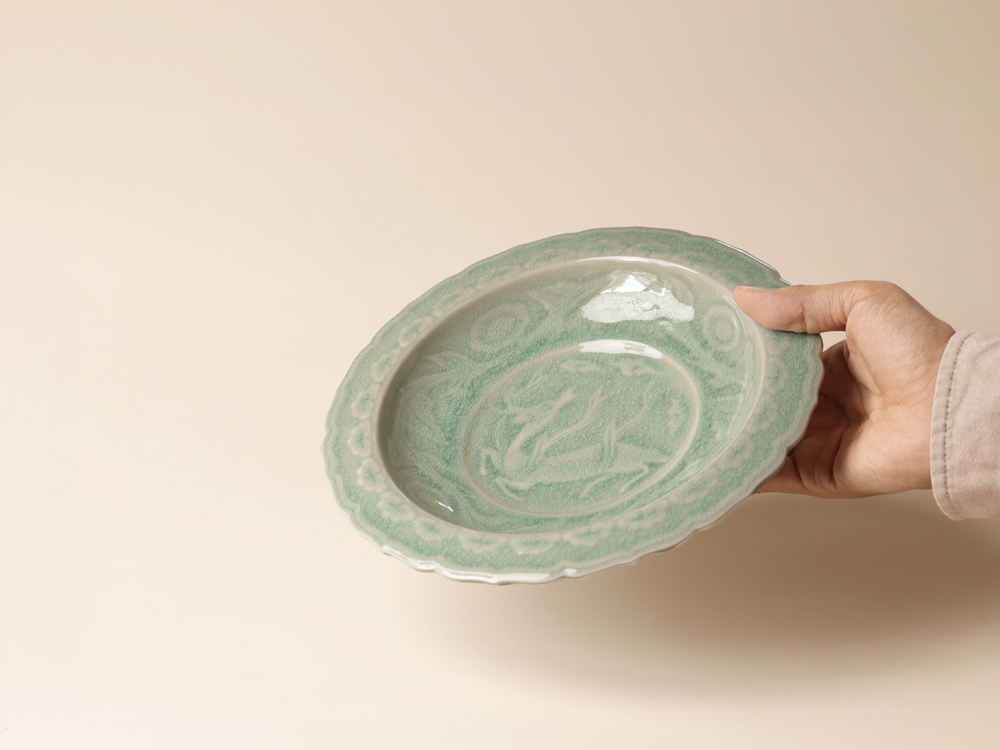 デッドストック 緑灰釉 レリーフ 鹿紋様 花形 深皿 有田焼