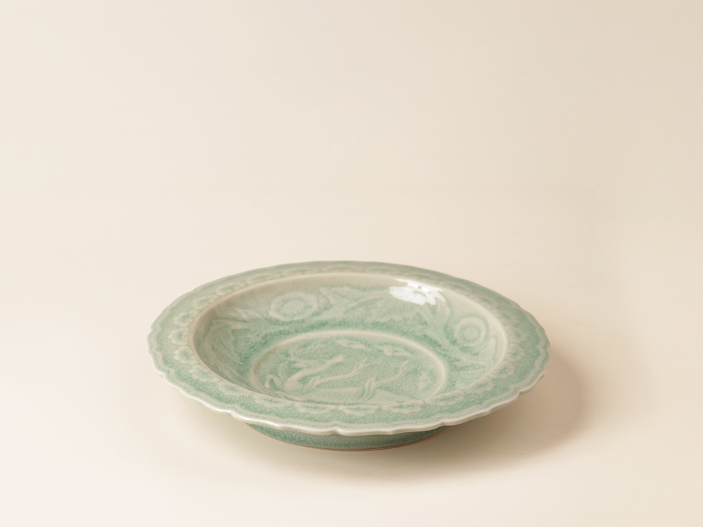 デッドストック 緑灰釉 レリーフ 鹿紋様 花形 深皿 有田焼