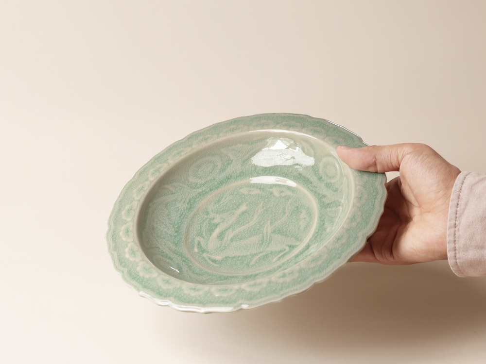 デッドストック 緑灰釉 レリーフ 鹿紋様 花形 深皿 有田焼